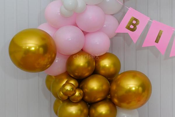 The Happy Birthday Pink Bunting sets the tone for a joyous celebration, while the 2 big white macaron balloons and the Minnie Foil balloon steal the spotlight.