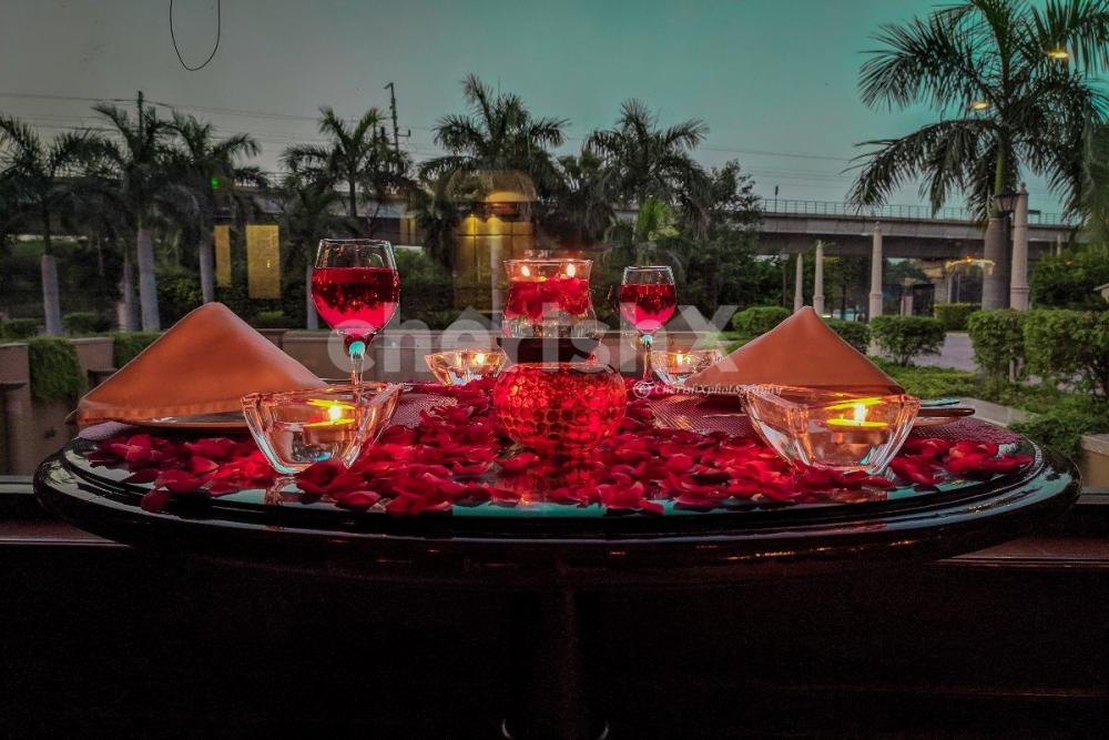 Picture-perfect moments await you at Lutyens Resort, where elegance, ambience, and a 4-course feast unite for a romantic evening.
