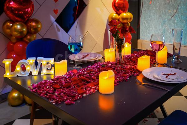 Our enchanting setting with red heart-shaped balloons and flowers fosters an atmosphere where love and connection flourish.