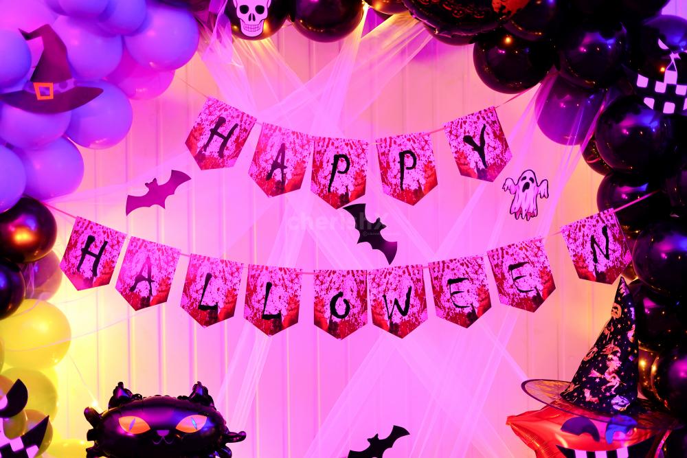From spider web netting to car Halloween foil balloons, our decorations are all about the haunting details.