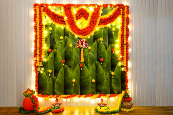 Lush leaves, golden bells, and twinkling pixel lights are beautiful elements that adorn our festive masterpiece.