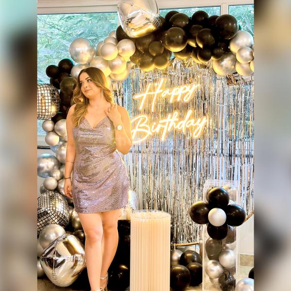 Dive into the charm of a chic birthday affair with a captivating Black and Silver Balloon Arch Backdrop, creating a visually striking atmosphere.