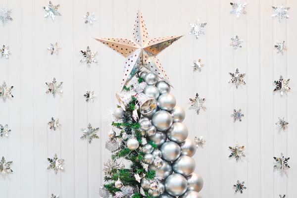 It's also charmed with silver bells atop the tree, all tied together with a silver bow and a delightful assortment of premium ornaments.
