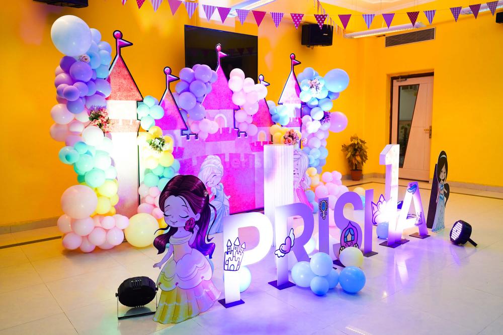 There are enchanting princess sunboard cutouts, bespoke name cutouts, and a regal cake table in our princess-themed setup.
