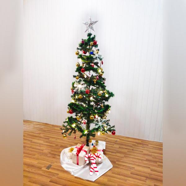 6ft Christmas Tree Decoration with ornaments and gift boxes