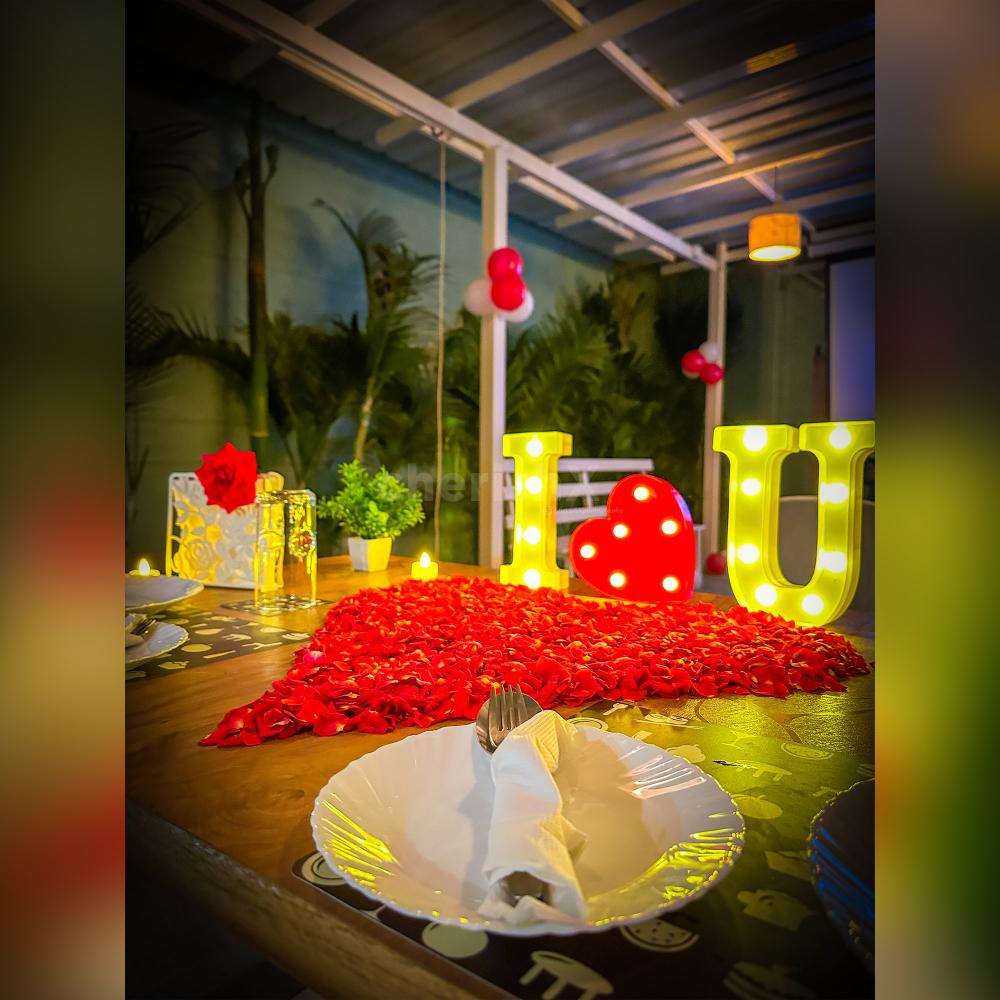 Transform your evening into a magical experience with Eraya's extraordinary decorations, creating an enchanting atmosphere for a