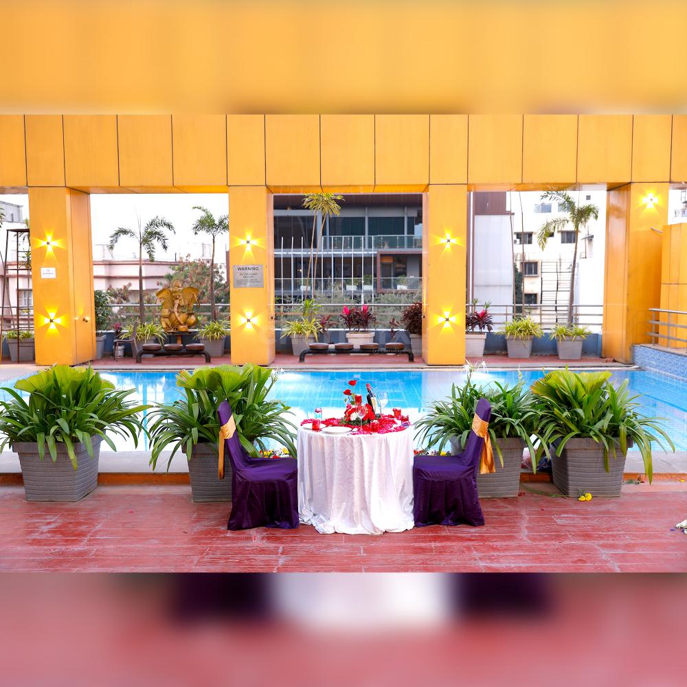 A dreamy escape by the poolside where love meets over a sumptuous 5-course meal.