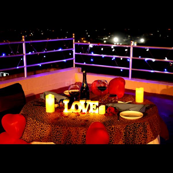 Simple candle light rooftop dinner ideas