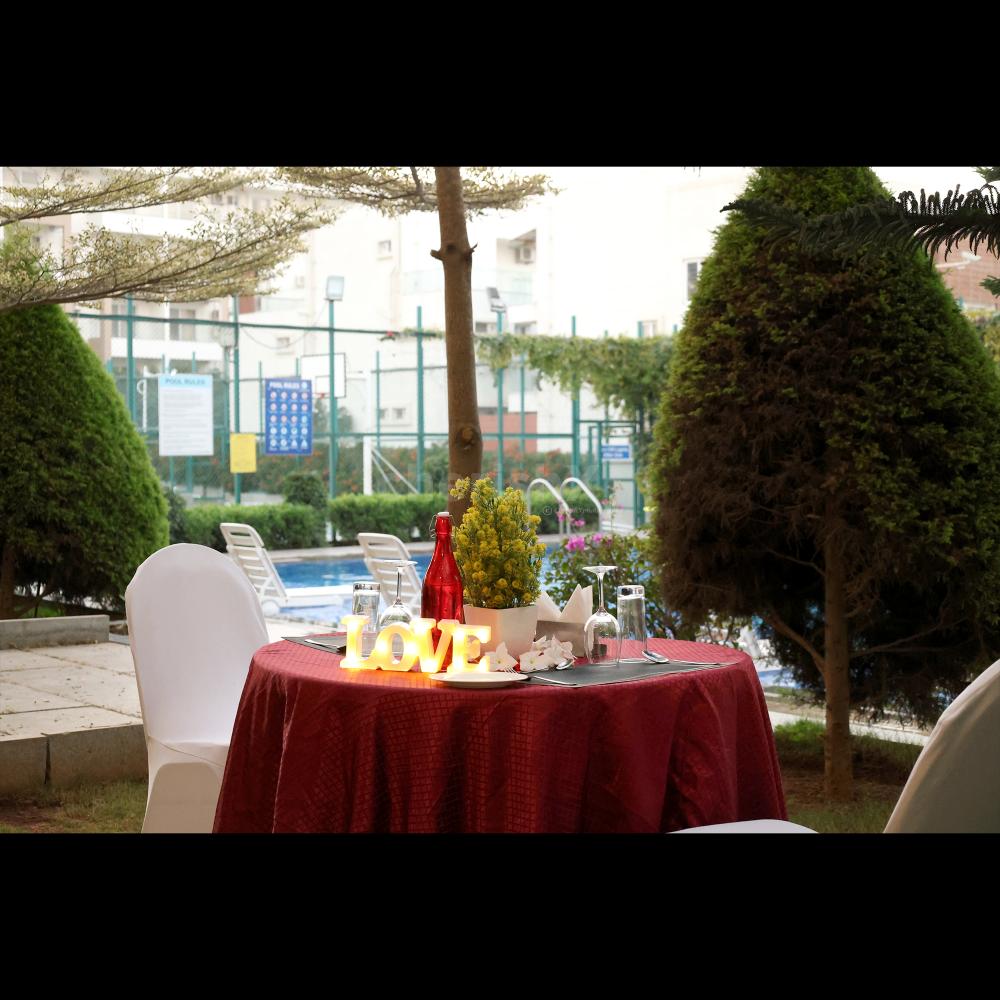 Simple candle light decoration for couple ideas