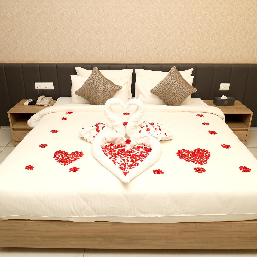 Romantic room decoration ideas for couples on a budget