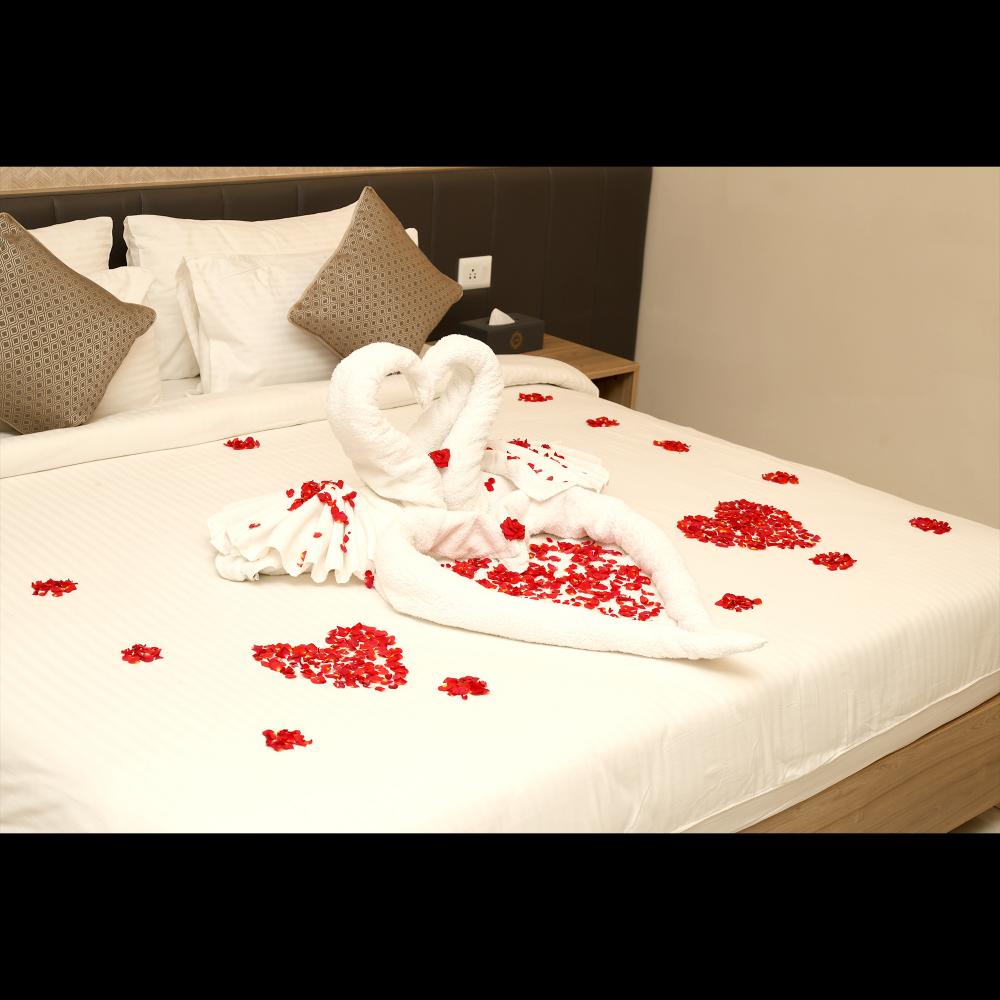Simple romantic room decoration ideas for couples