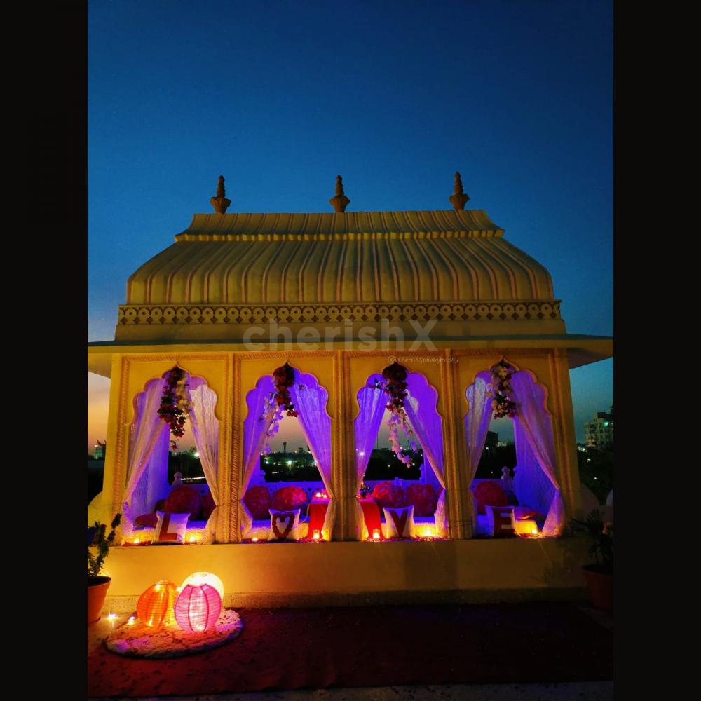 Create unforgettable memories against the backdrop of a stunning Jaipur sunset.