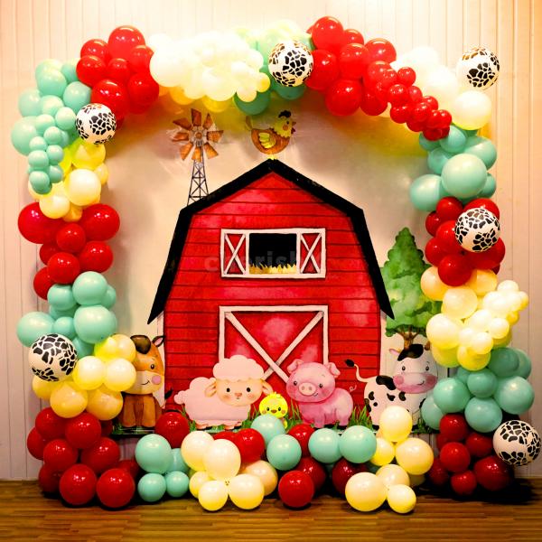Farmyard Fiesta: Whimsical Birthday Balloon Setup