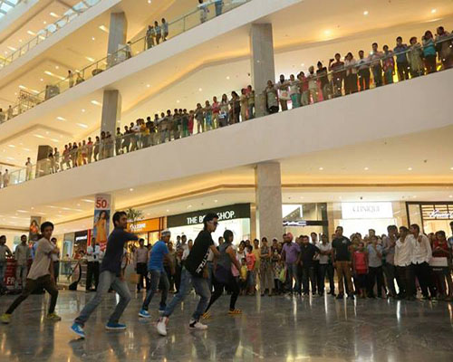 Straight out a movie scene, with CherishX's personalised flashmob is sure to make your partner
go spellbound!